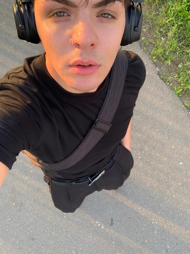 52110068-E9A2-4DAC-A01E-0A26603D553B