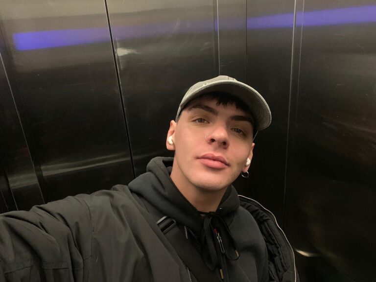 C077B6DD-7971-4FAC-BF26-3C628201465C